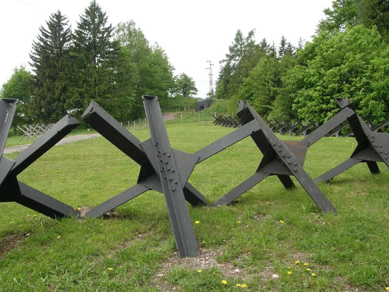 Panzersperren Drachenzähne: Aufbau, Eigenschaften und professionelle Einsatzbereiche