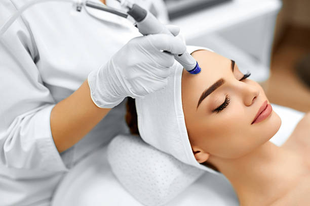 Professionelle Hydrafacial-Behandlung: Moderne Pflege für ein sichtbar verfeinertes Hautbild