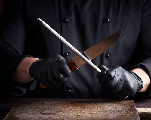 Damastmesser aus VG10 Damaststahl für präzise Schnitte in der Küche